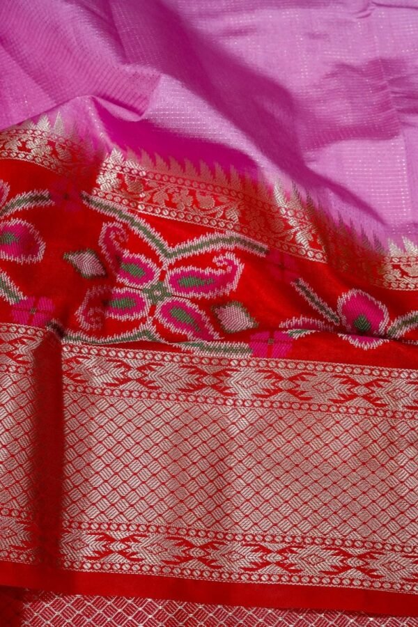 Elegant Handloom Paithani Silk Saree with Traditional Eqqat Border - Vastra ShringarSAREEVastra ShringarVastra ShringarElegant Handloom Paithani Silk Saree with Traditional Eqqat Border