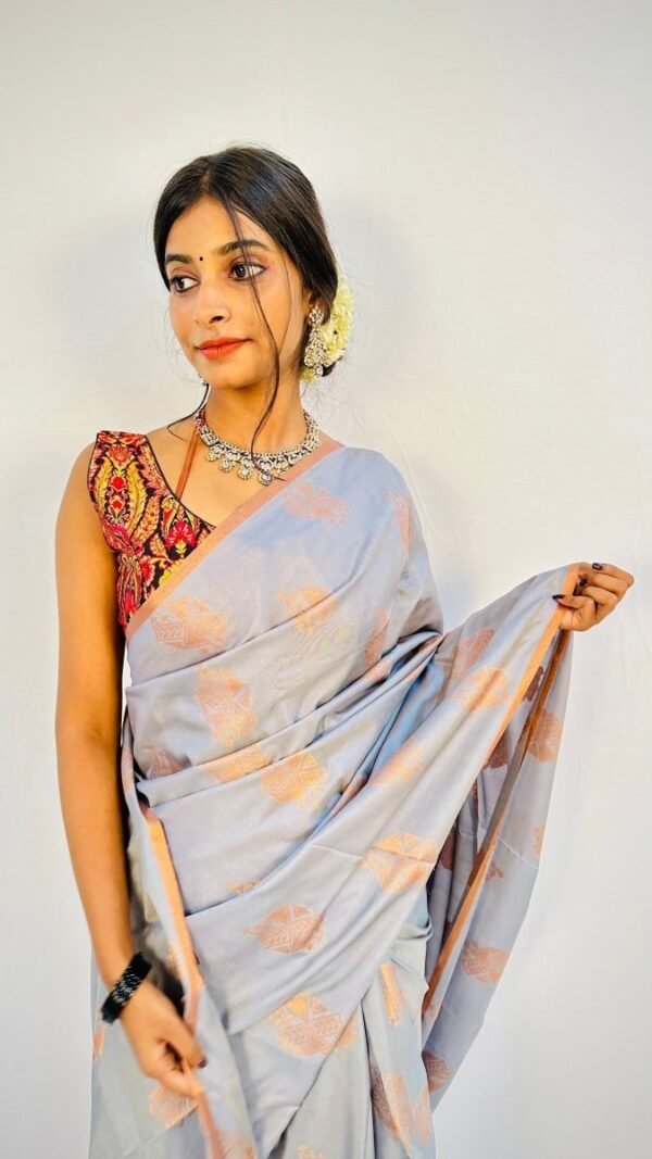 Katan Silk Saree with Beautiful Motif - Vastra ShringarSAREEVastra ShringarVastra ShringarKatan Silk Saree with Beautiful Motif