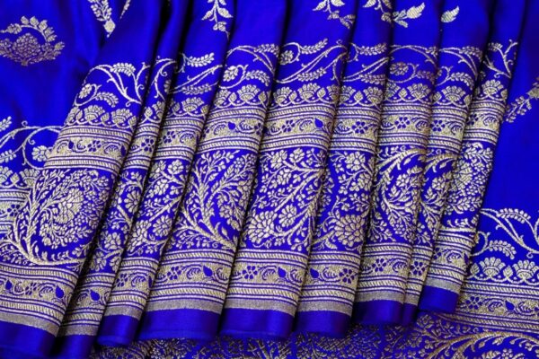 Katan Silk Saree with Silver Zari - Vastra ShringarSAREEVastra ShringarVastra ShringarVS215Katan Silk Saree with Silver Zari